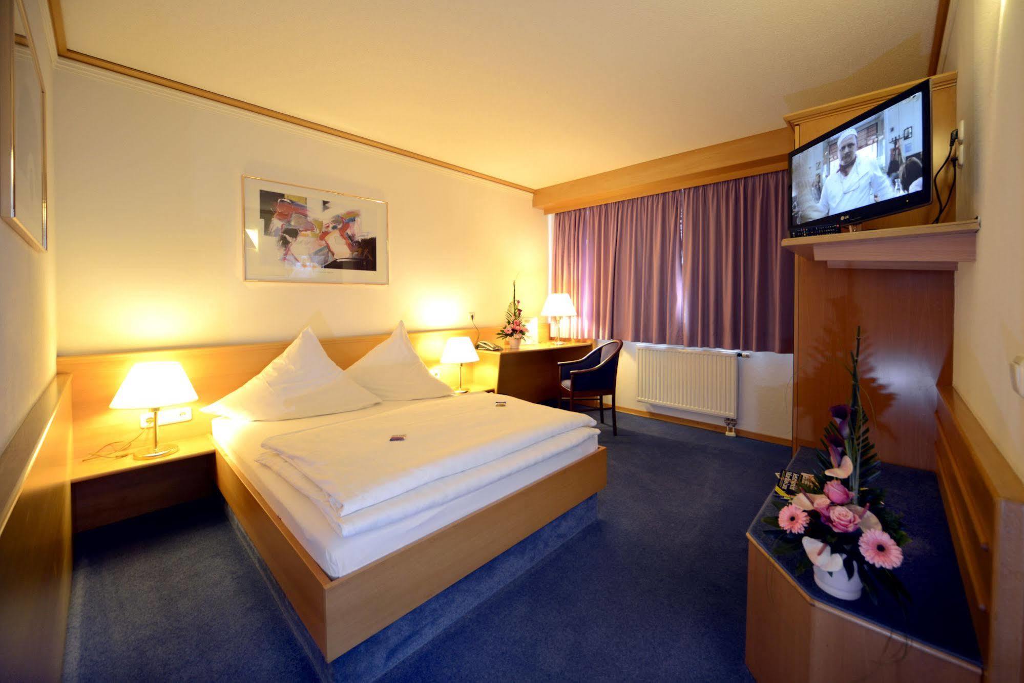 Hotel Bavaria Brehna Luaran gambar